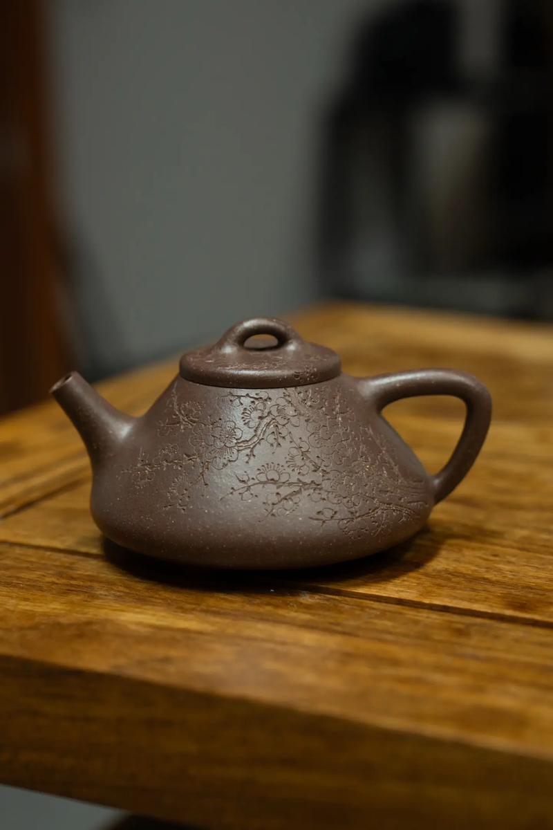 紫砂壶艺术：千年传统与现代审美的碰撞